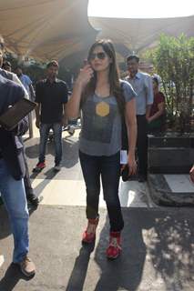 Zarine Khan Snapped at Airport