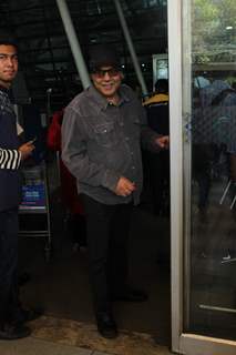 Dharmendra Snapped at Airport