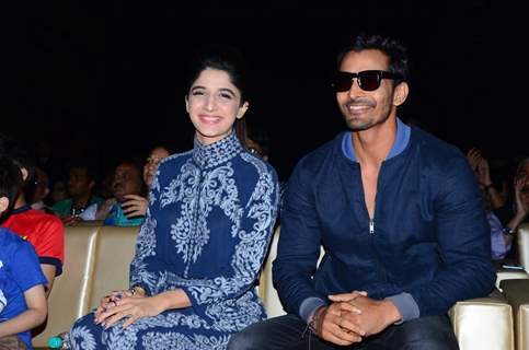 Mawra Hocane and Harshvardhan Rane Promotes Sanam Teri Kasam at MET Utsav