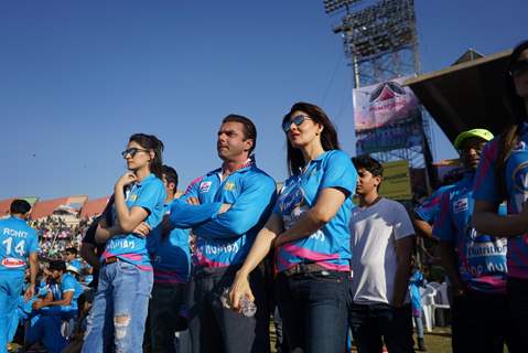 Sohail Khan, Kriti Sanon and Sangeeta Bijlani Snapped at CCL Match