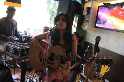 Shibani Kashyap Performs at Launch of 'The Beer Cafe'