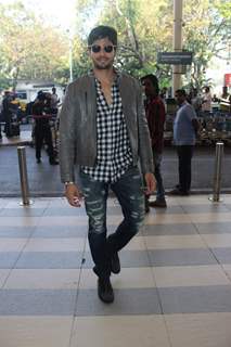 Sidharth Malhotra Snapped at Airport