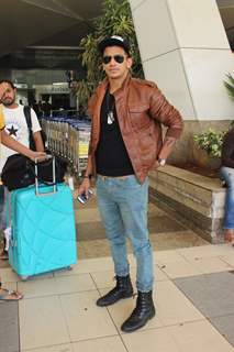 Prince Narula Snapped at Airport