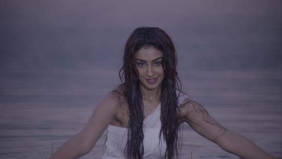 Mahek Chahal stuns with her vampire act in Vinay and Priti Sinha’s Darr Sabko Lagta Hai