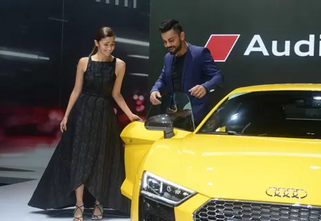 Virat kohli & Alia Bhatt Check Out the All New Audi R8 V10 at Auto Expo 2016 in Delhi
