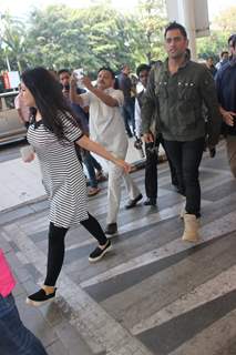 Mahendra Singh Dhoni and Sakshi Dhoni Snapped at Airport