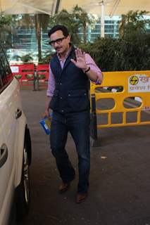 Saif Ali Khan Snapped at Airport