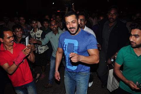 Salman Khan yet again walks down the street from Olive to Dewan's house