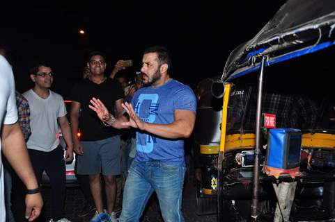 Salman Khan yet again walks down the street from Olive to Dewan's house