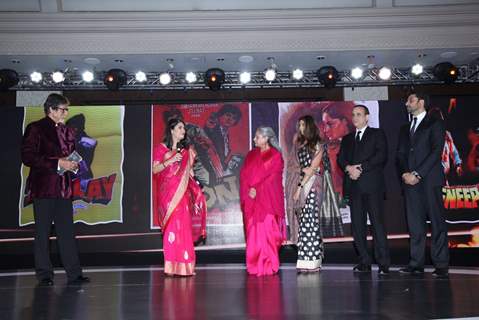 Amitabh and Abhishek Bachchan, Shweta Nanda and Jaya Bachchan at NDTV Indian of the Year Awards