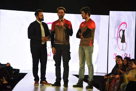 Nandish Singh Sandhu interacts with the audience at Charmi Shah's Fashion Show