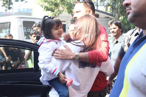 Aaradhya Bachchan Gives Smile Photographers - Snapped at Airport