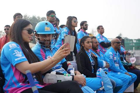 Aftab Shivdasani and Nin Dusanj Takes Selfie at 'Celebrity Cricket League' Match