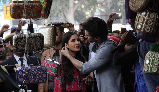 Katrina Kaif and Aditya Roy Kapur Shops at Janpath Market to Promote 'Fitoor'