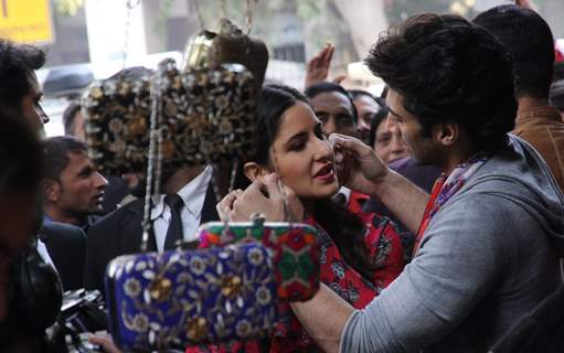 Aditya Roy Kapur and Katrina Kaif Shops at Janpath Market for Promotions of 'Fitoor'