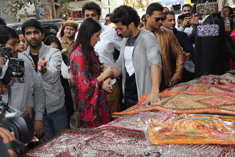 Aditya Roy Kapur and Katrina Kaif Shops at Janpath Market for Promotions of 'Fitoor'