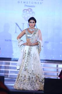 Shriya Saran Walks at National Jewellery Awards 2016