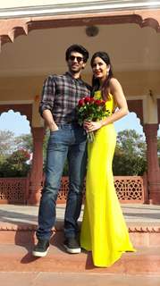 Aditya Roy Kapoor Presents a Truck Full of Roses on Rose Day Katrina!