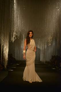 Aditya and Katrina Walks for Tarun Tahiliani