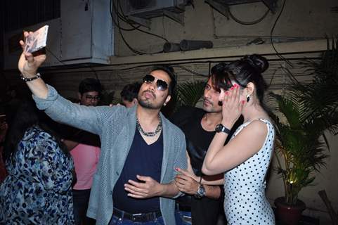 Mika Singh Take Selfie with Yuvika and Manmeet at Meet Bros Success Bash