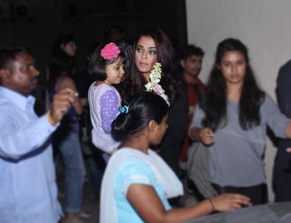 Aishwarya & Aaradhya Bachchan Snapped!