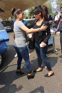 Chitrangda Singh Greets Singer Sunidhi Chauhan - Snapped at Airport