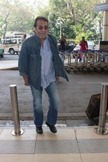 Vinod Khanna Snapped at Airport