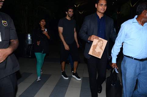 Aditya Roy Kapur Snapped at Airport & Katrina Kaif Brings an Interesting Painting With Her