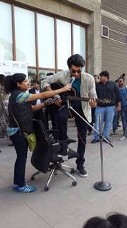 Fitoor Promotions: Aditya Strummed his Guitar & Sang Title Track of the Film!