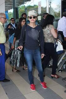 Celebs Snapped at Airport