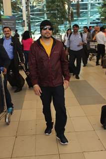 Mika Singh Snapped at Airport