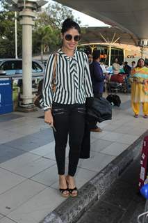 Sunidhi Chauhan Snapped at Airport