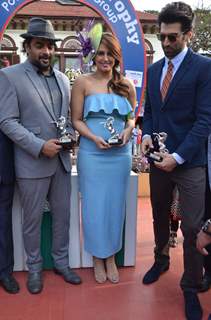 Aditya Roy Kapur, Huma Qureshi and R Madhavan Recieves Trophy at Mid-Day Race