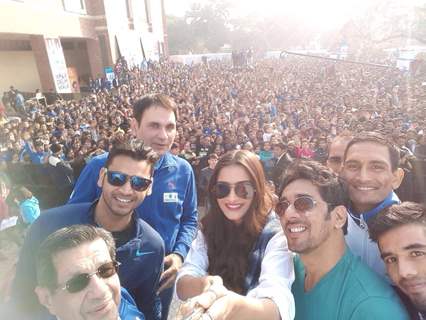 Sonam Kapoor Takes Selfie at Max Bupa 'Walk for Health' Walkathon