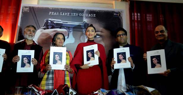 Shabana Azmi, Sonam Kapoor and Ram Madhvani at Promotions of 'Neerja' in Delhi