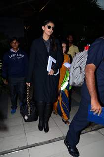 Sonam Kapoor Snapped at Airport