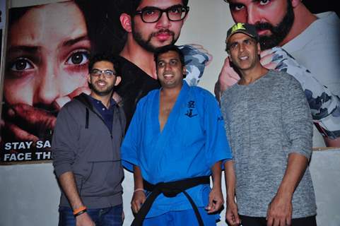 Akshay Kumar and Aditya Thackeray at Martial Arts Certificate Distribution Event