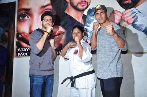 Yuva Sena Chief Aditya Thackeray and Akshay Kumar at Martial Arts Certificate Distribution Event