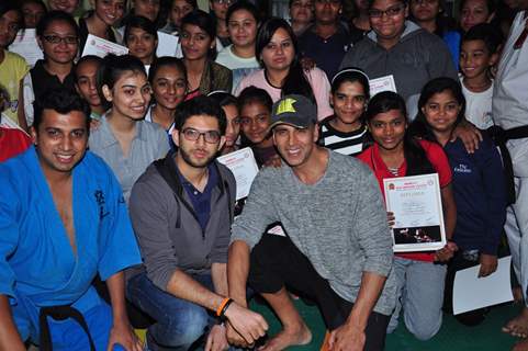 Akshay Kumar and Aditya Thackeray at Martial Arts Certificate Distribution Event