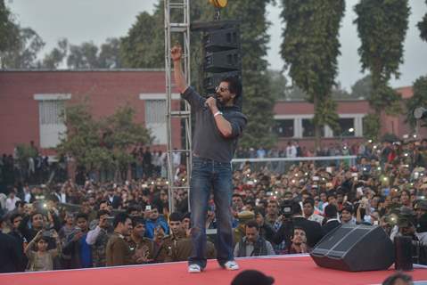 Shah Rukh Khan at Launch of 'FAN' Anthem at Hansraj College