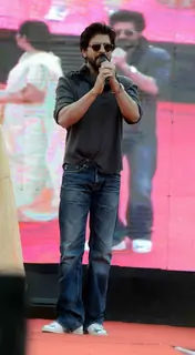 Superstar Shah Rukh Khan at Launch of 'FAN' Anthem at Hansraj College