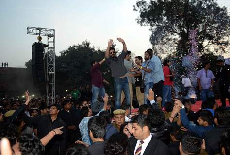 Shah Rukh Khan at Launch of 'FAN' Anthem at Hansraj College