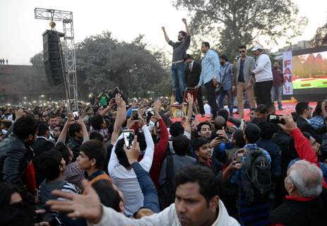 Shah Rukh Khan at Launch of 'FAN' Anthem at Hansraj College