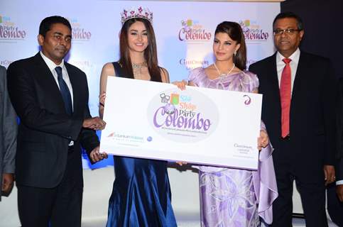 Jacqueline Fernandes felicitating a winner