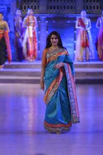 Sonali Bendre walks for Shaina NC at Make in India Bridal Couture Show