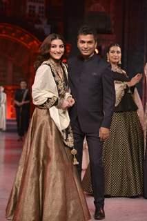 Soha Ali Khan walks for Vikram Phadnis at Make in India Bridal Couture Show