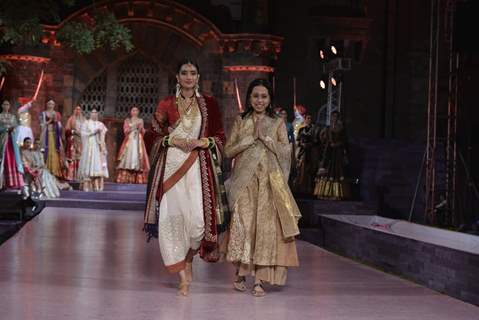 Anju Modi Show at Make in India Bridal Couture Show