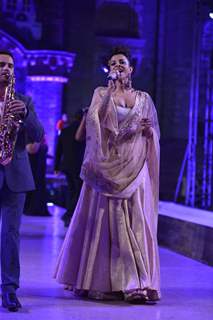 Manasi Scott performs at Anju Modi Show at Make in India Bridal Couture Show