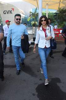 Shilpa Shetty and Raj Kundra were spotted at Airport