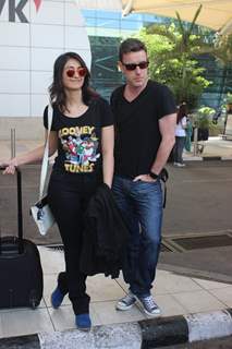 Bollywood Beauty Illeana Dcruz with her Boyfriend Snapped at Airport